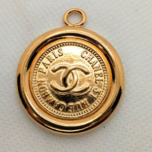 GOLD ROUND CHANEL PENDANT CHARM FOR NECKLACE OR BRACELET EXCELLENT CONDITION!!!!